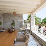 Sun And Salt 3bedroom House