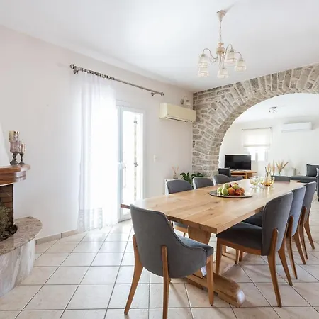 Sun And Salt 3bedroom House Alikí